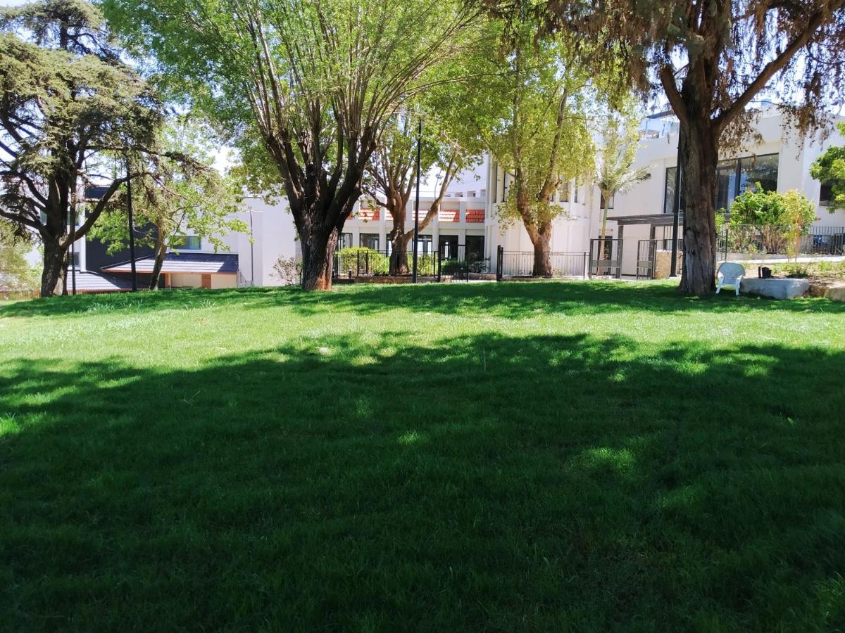 Kfar Giladi Hotel エクステリア 写真