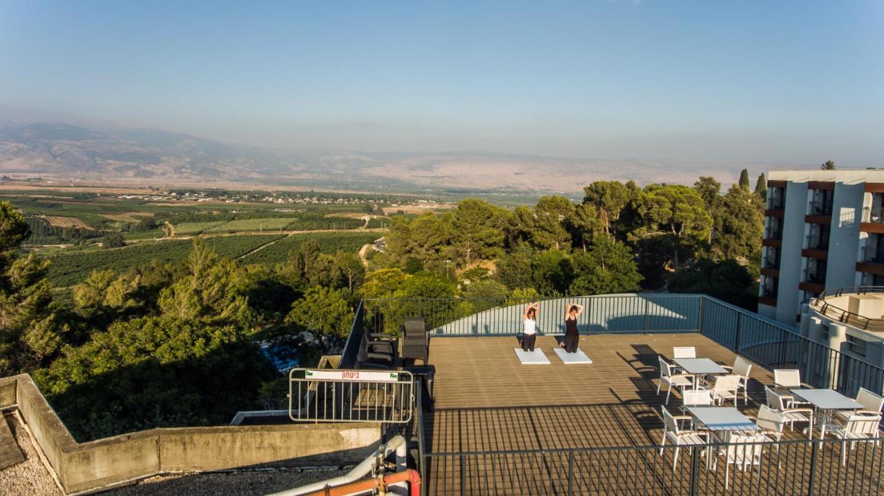 Kfar Giladi Hotel エクステリア 写真