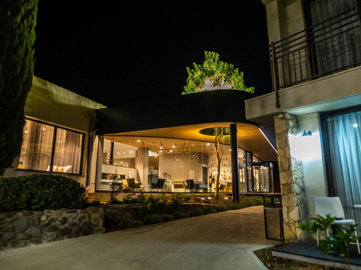 Kfar Giladi Hotel エクステリア 写真