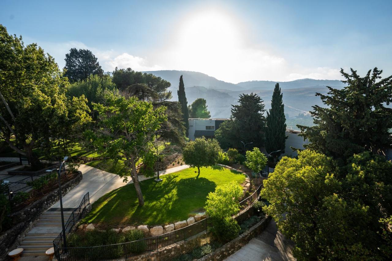 Kfar Giladi Hotel エクステリア 写真