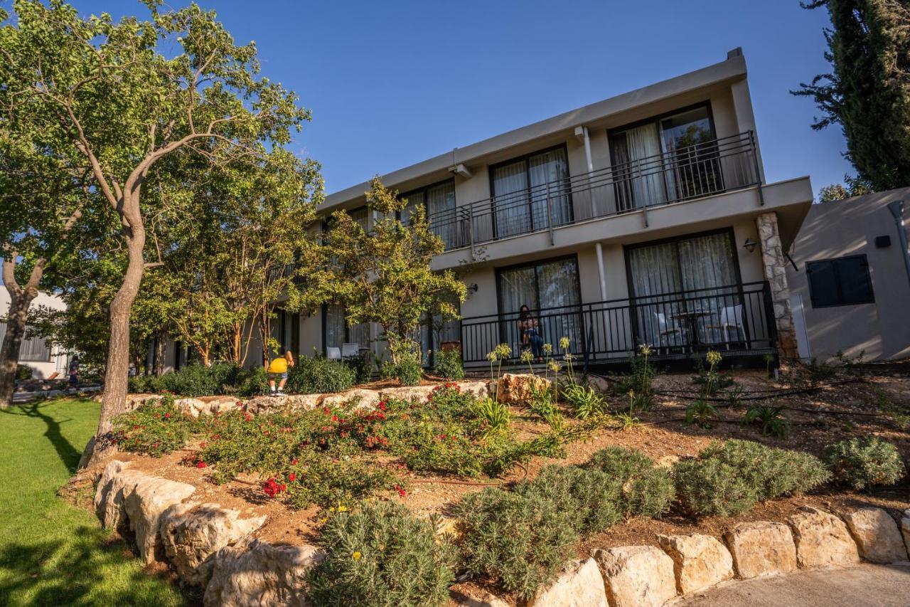 Kfar Giladi Hotel エクステリア 写真