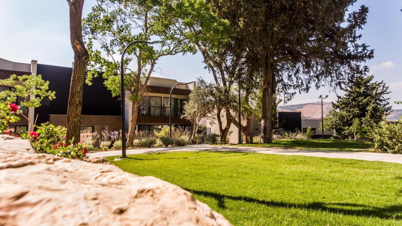 Kfar Giladi Hotel エクステリア 写真