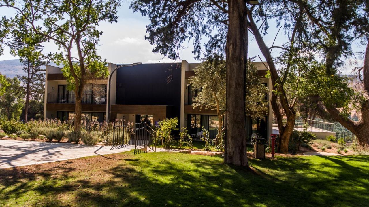 Kfar Giladi Hotel エクステリア 写真