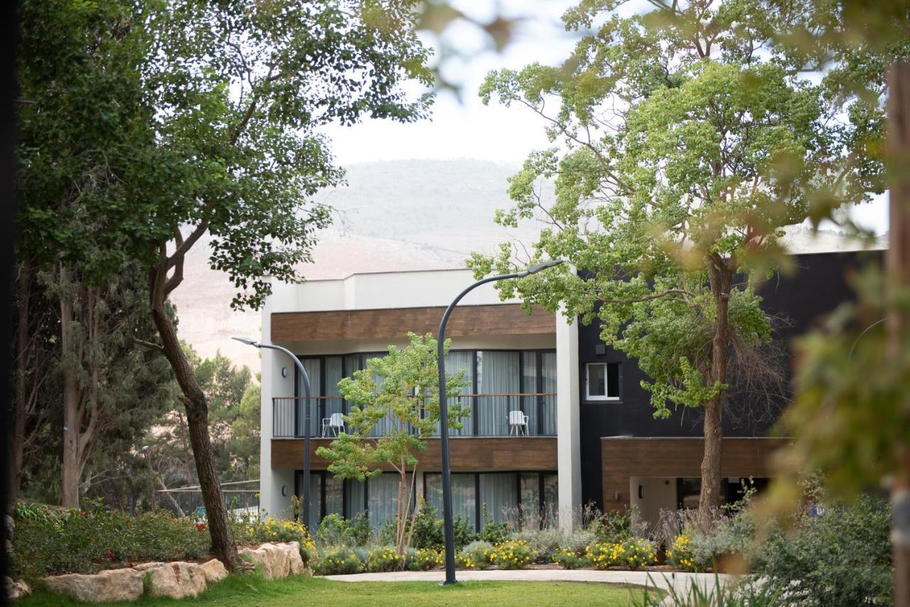 Kfar Giladi Hotel エクステリア 写真