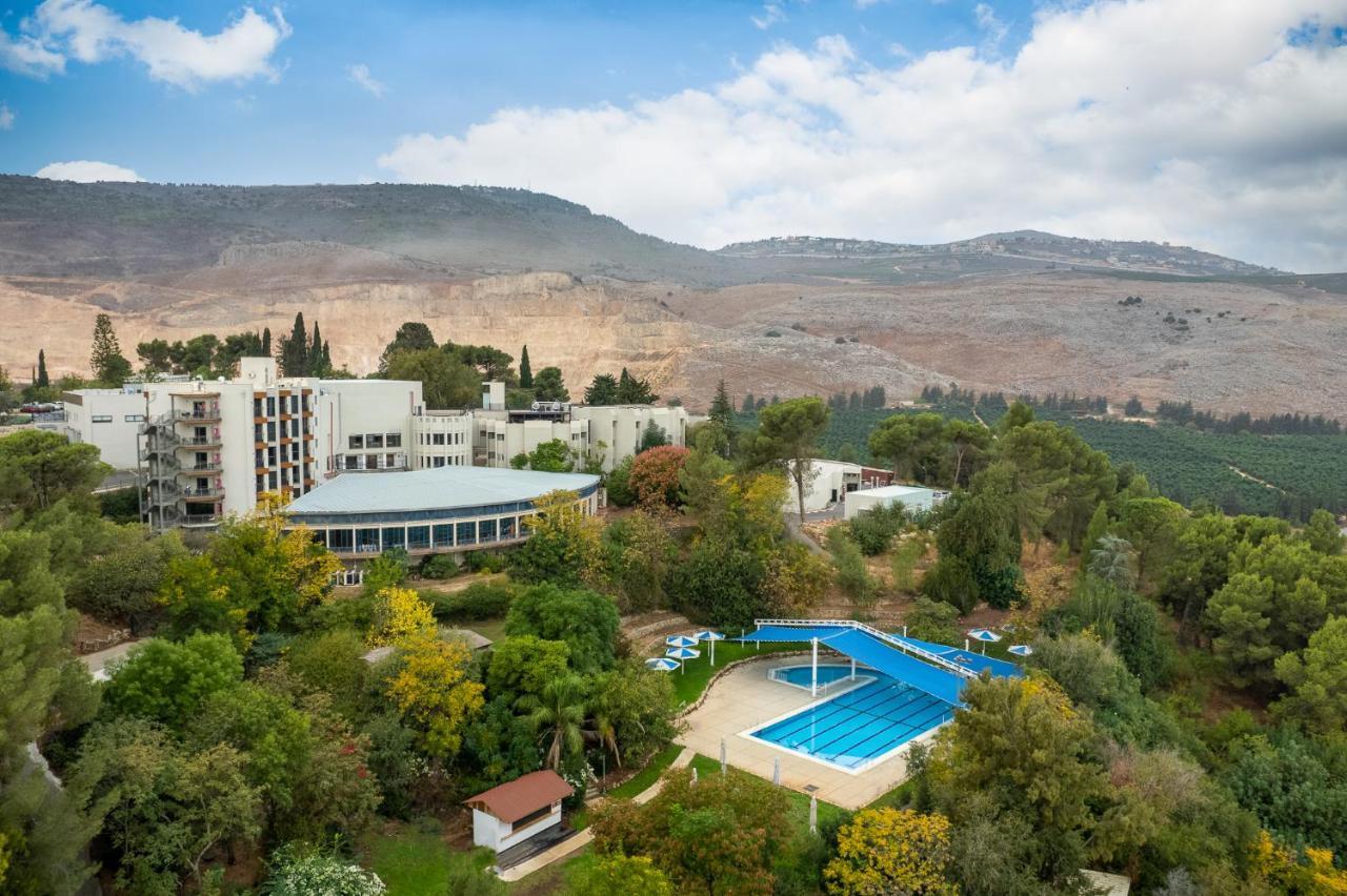 Kfar Giladi Hotel エクステリア 写真