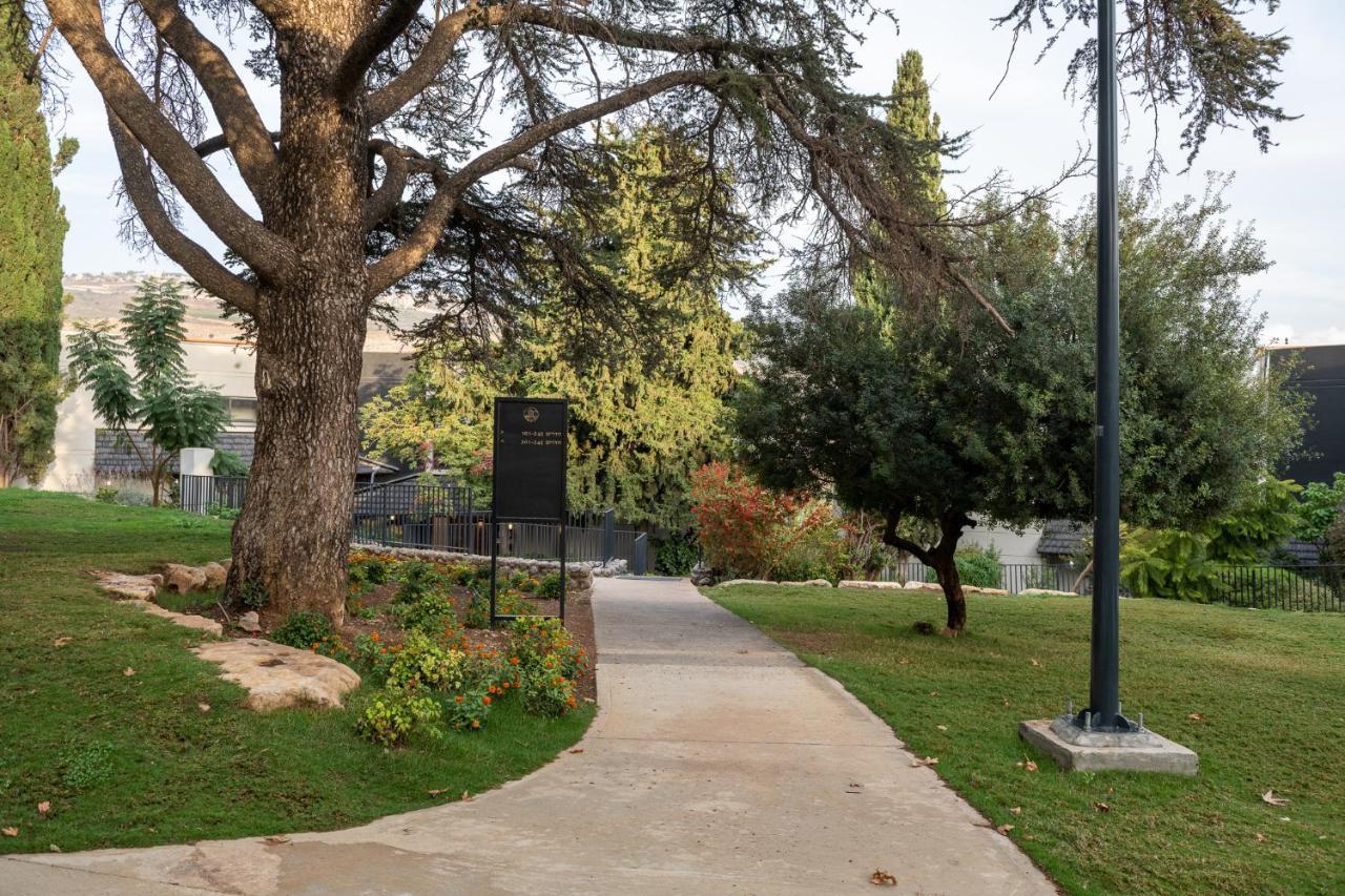Kfar Giladi Hotel エクステリア 写真