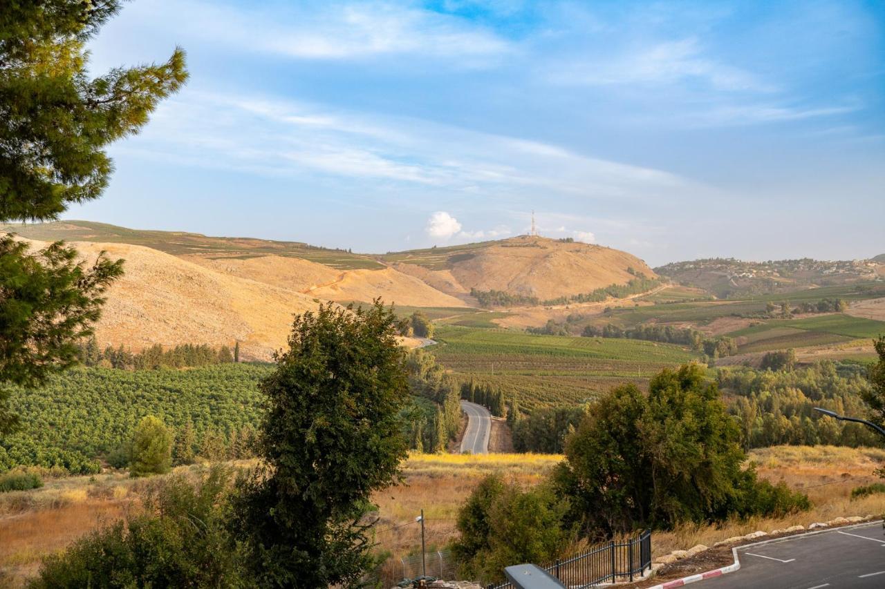 Kfar Giladi Hotel エクステリア 写真