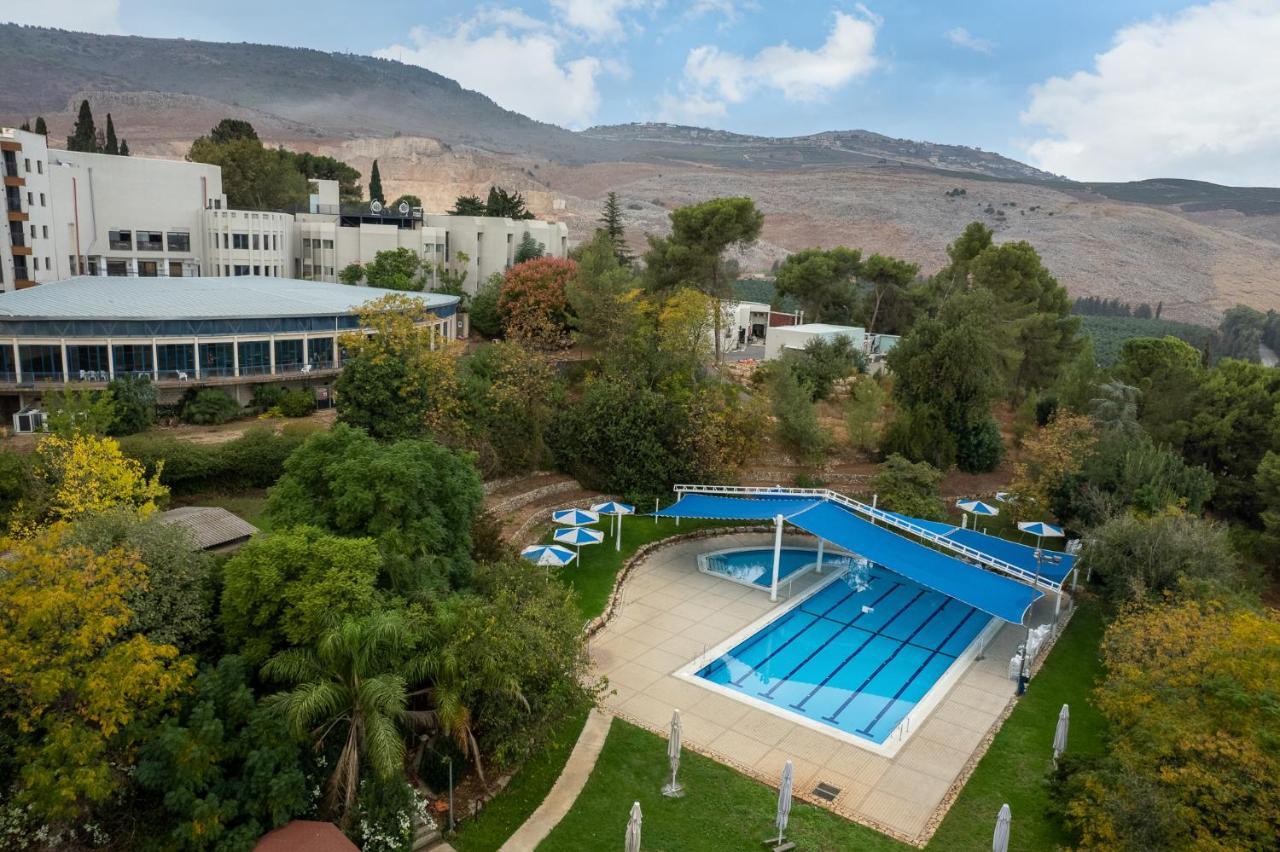 Kfar Giladi Hotel エクステリア 写真