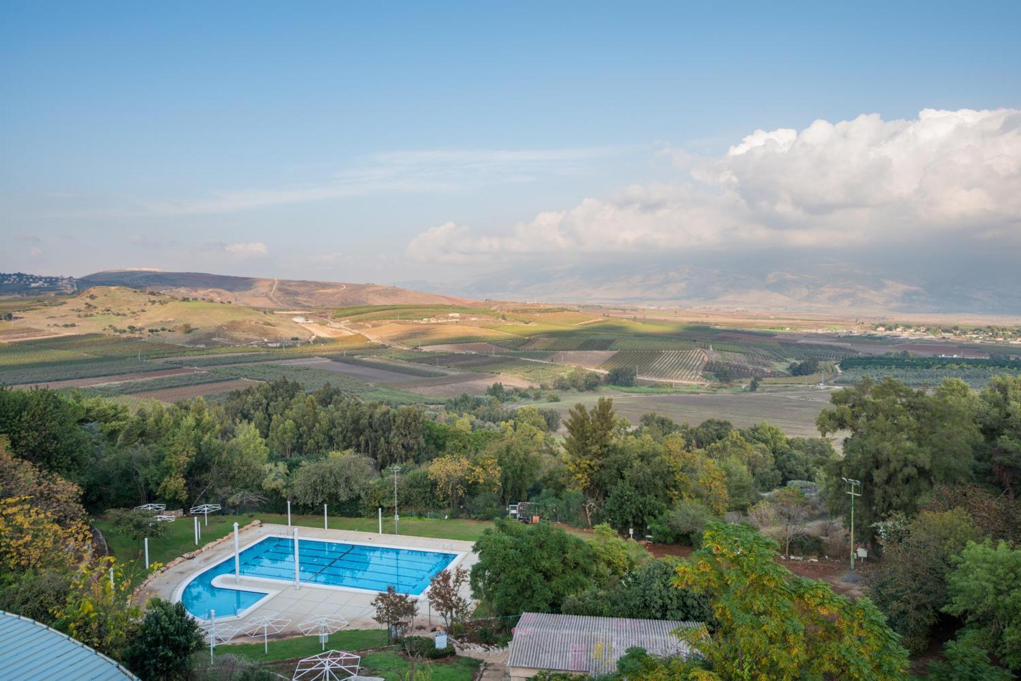 Kfar Giladi Hotel エクステリア 写真