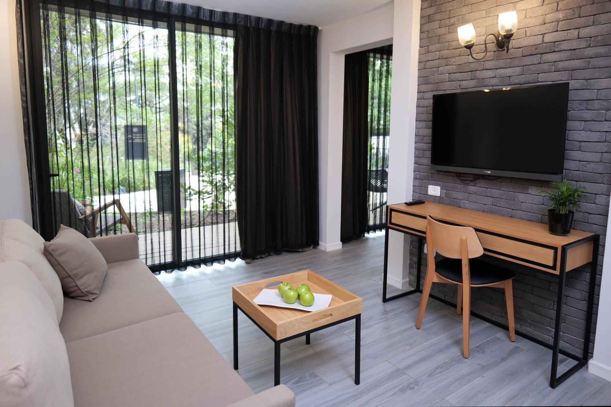 Kfar Giladi Hotel エクステリア 写真